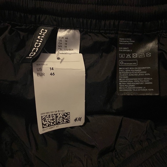H&M Relaxed Fit Y2K Reflective Pants - Picture 4 of 4